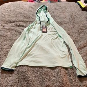 Women’s underarmour heat gear pull over long.